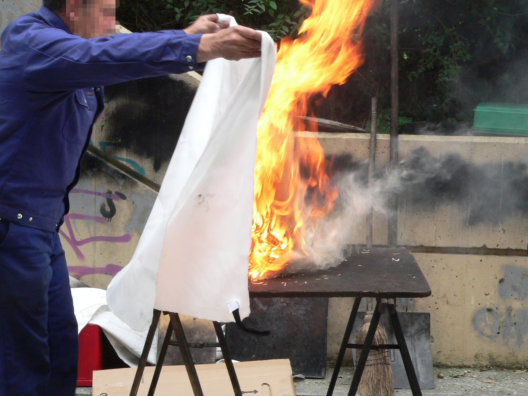 High-Quality Car Fire Blanket Factory | Zhongsheng Fiberglass