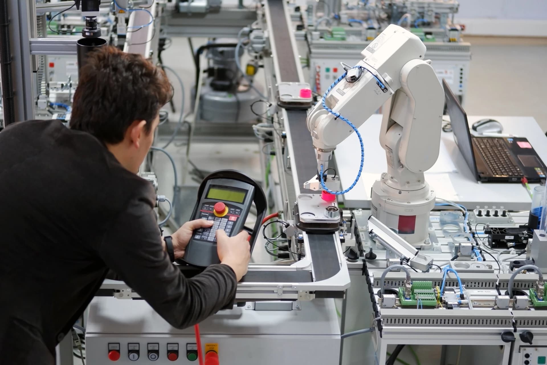 Apprenticeships That Combine Training, Salary, and Opportunity