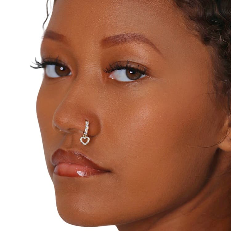 Class Nose Piercing Stud Elegant Diamond Minimalism in 18ct Gold.
