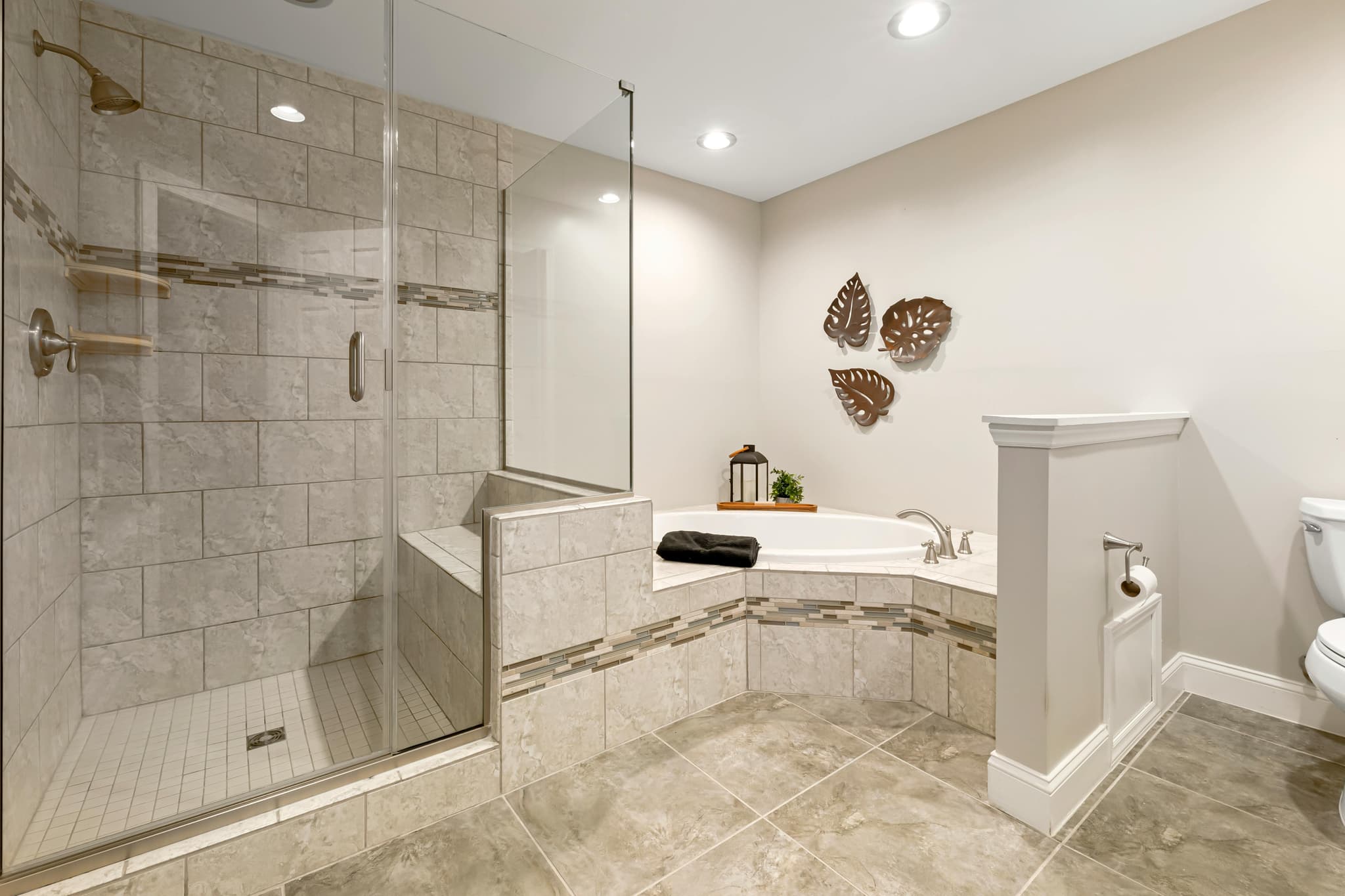 Why Homeowners Love the Black Shower Door Aesthetic