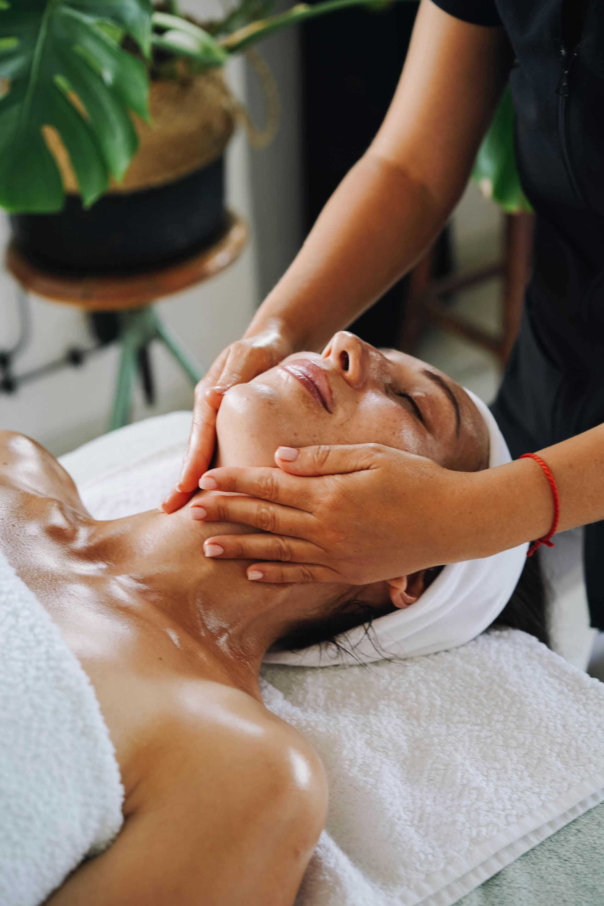 Acne Facial Treatment Queens NY – Clearer Skin Starts at Bonvie Beauties