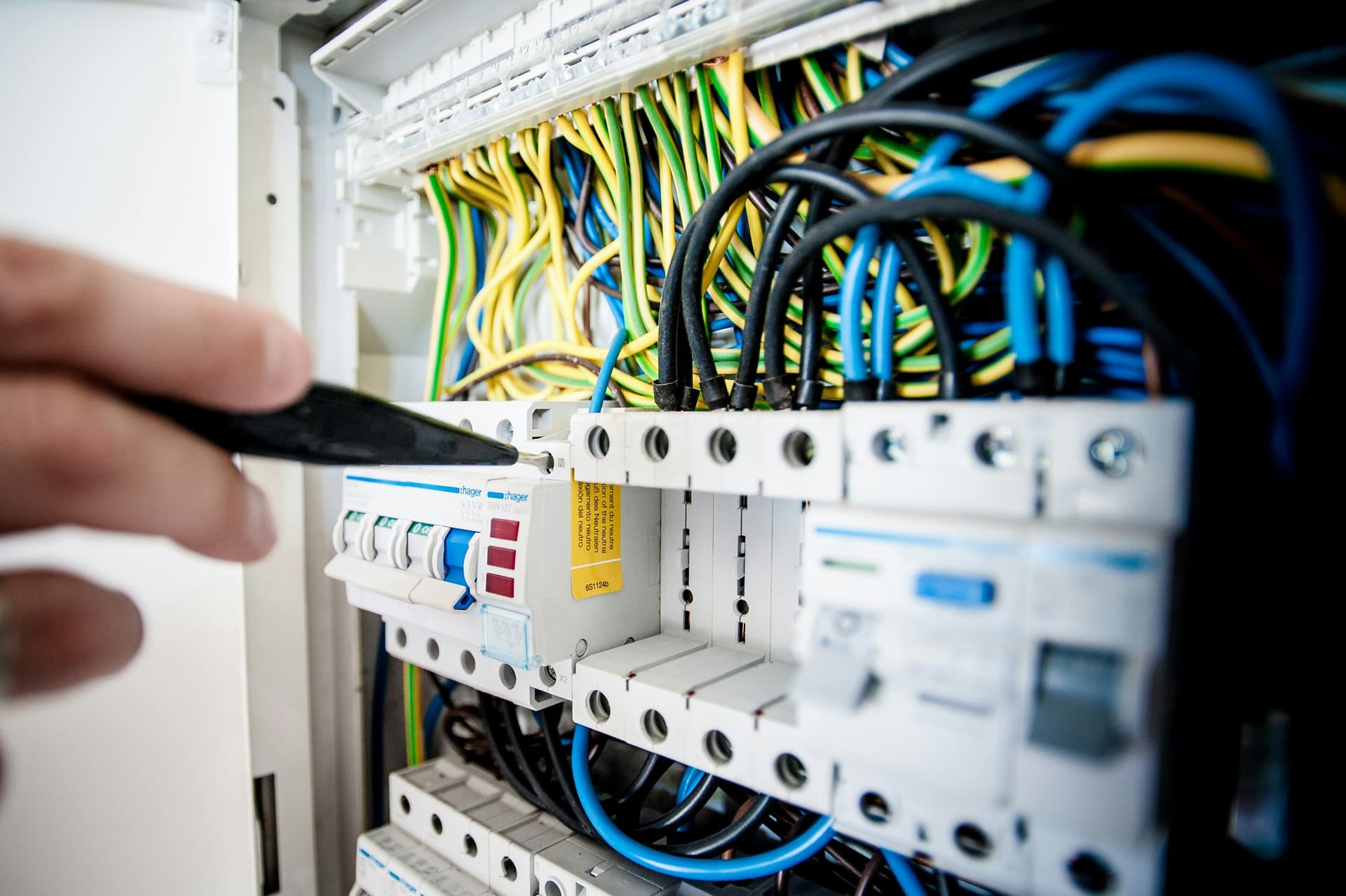 Signs It’s Time for an Electrical Panel Upgrade in Delaware, Ohio