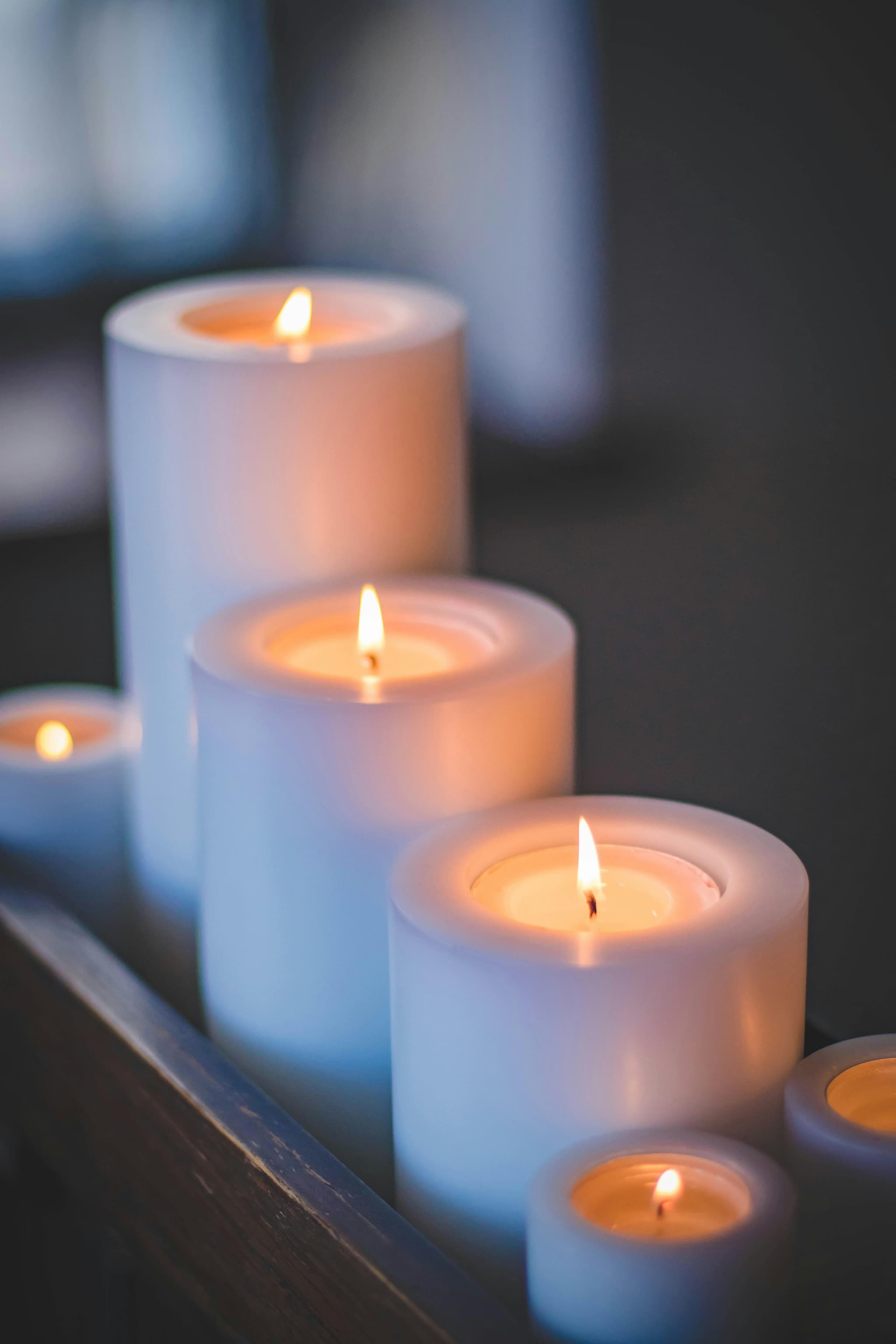 Hand-Poured Scented Candles to Create the Perfect Vibe