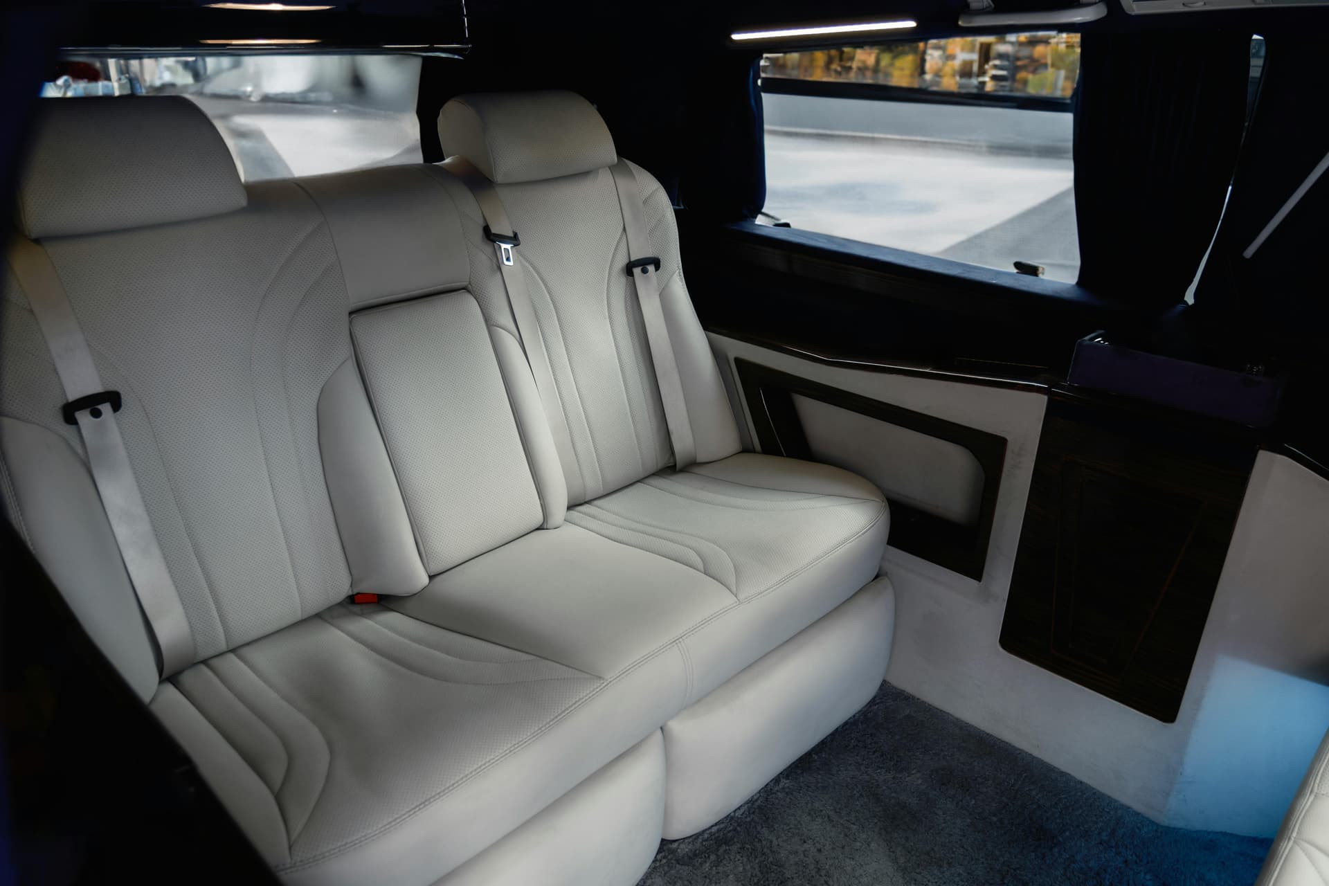 6 Luxury Benefits of Choosing Our Airport Limo Vancouver
