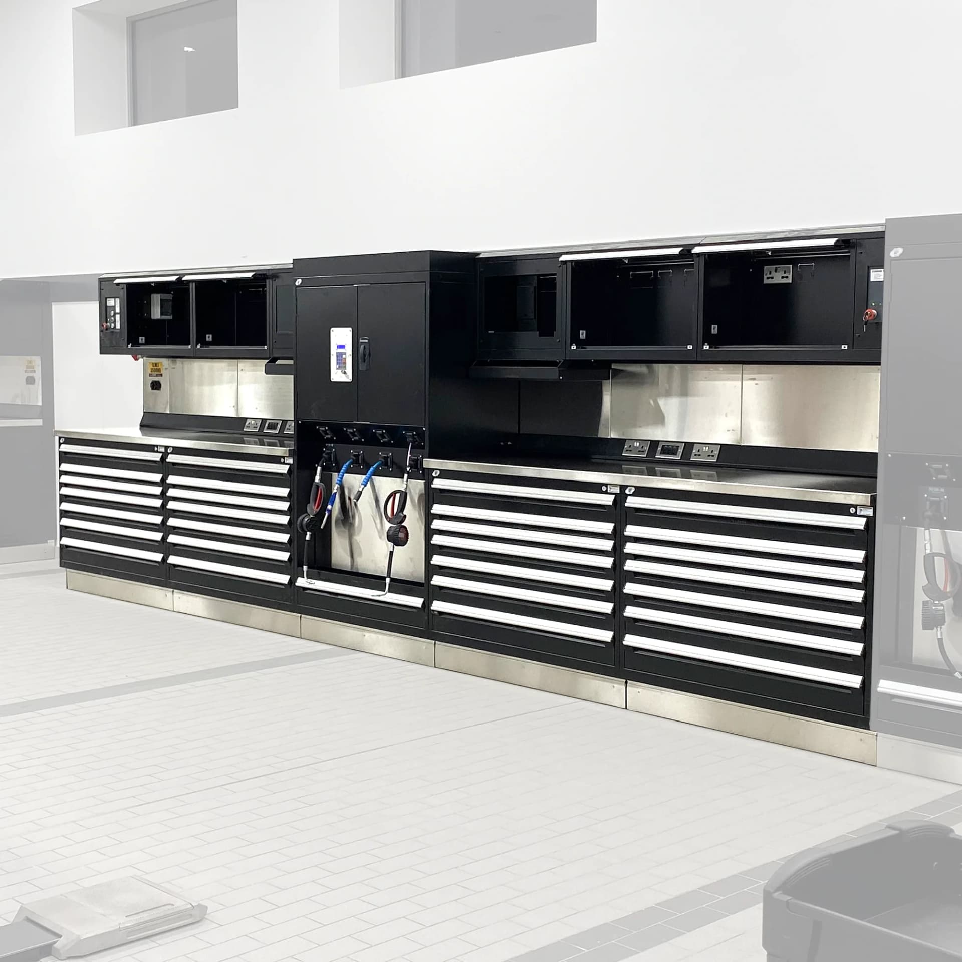 Workshop Furniture That Enhances Organization and Performance
