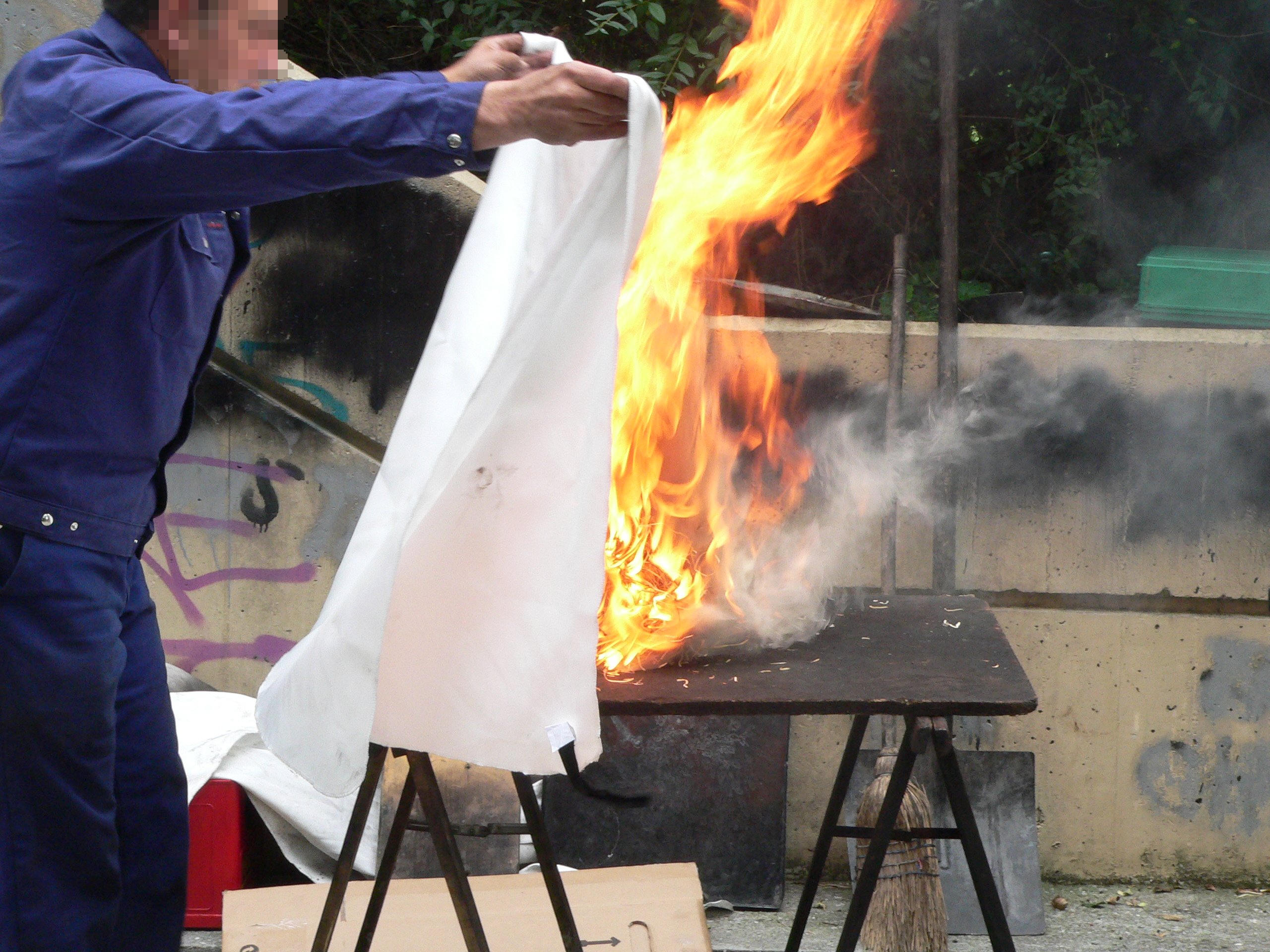 High-Quality Car Fire Blanket Factory | Zhongsheng Fiberglass