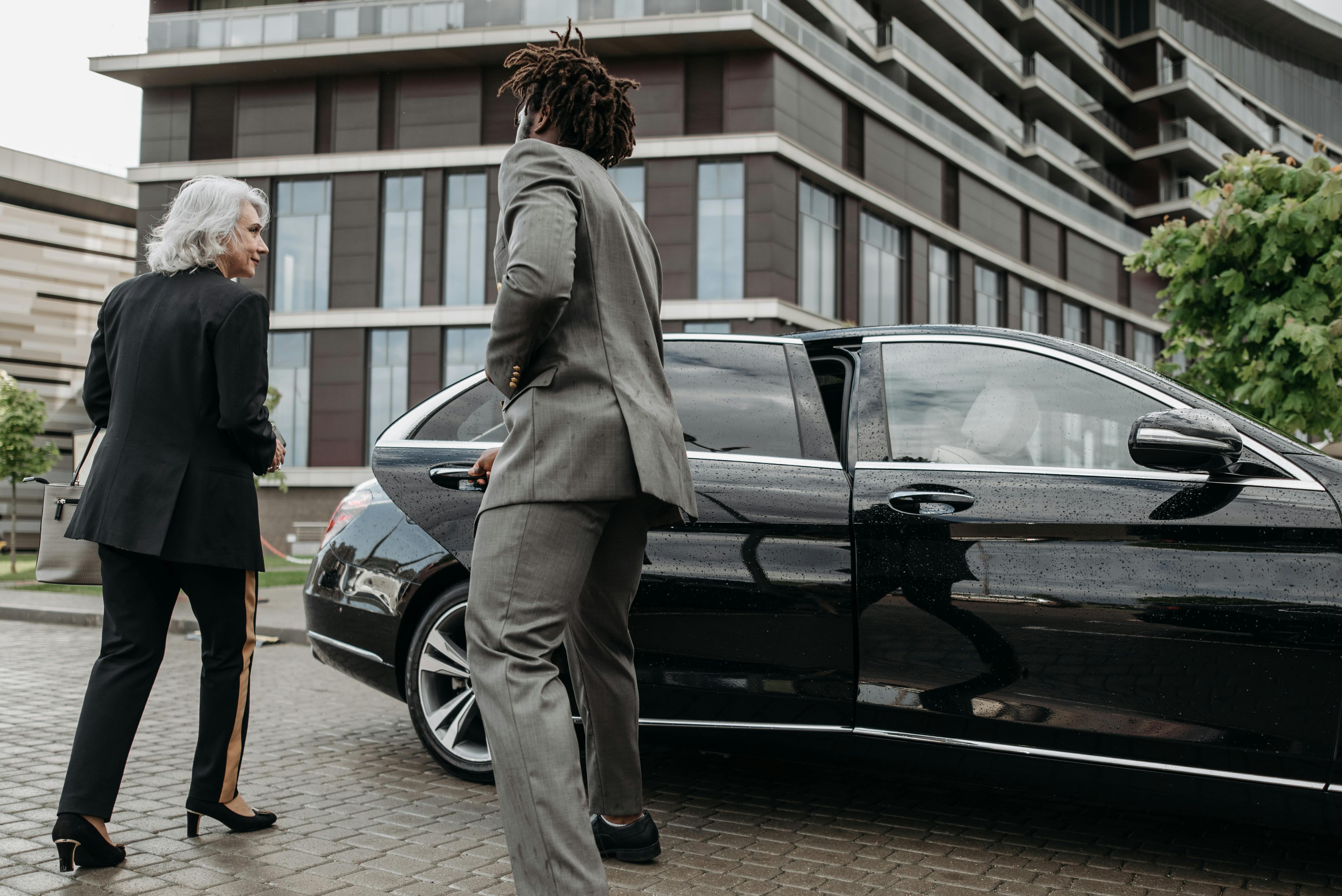 VIP Miami Limo Offers Customized Airport Pickup Experiences