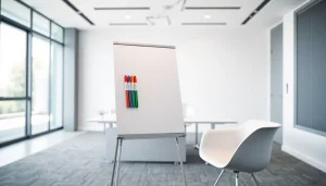 Utilisation des chevalets de conférence au bureau avec un design moderne et des marqueurs colorés.