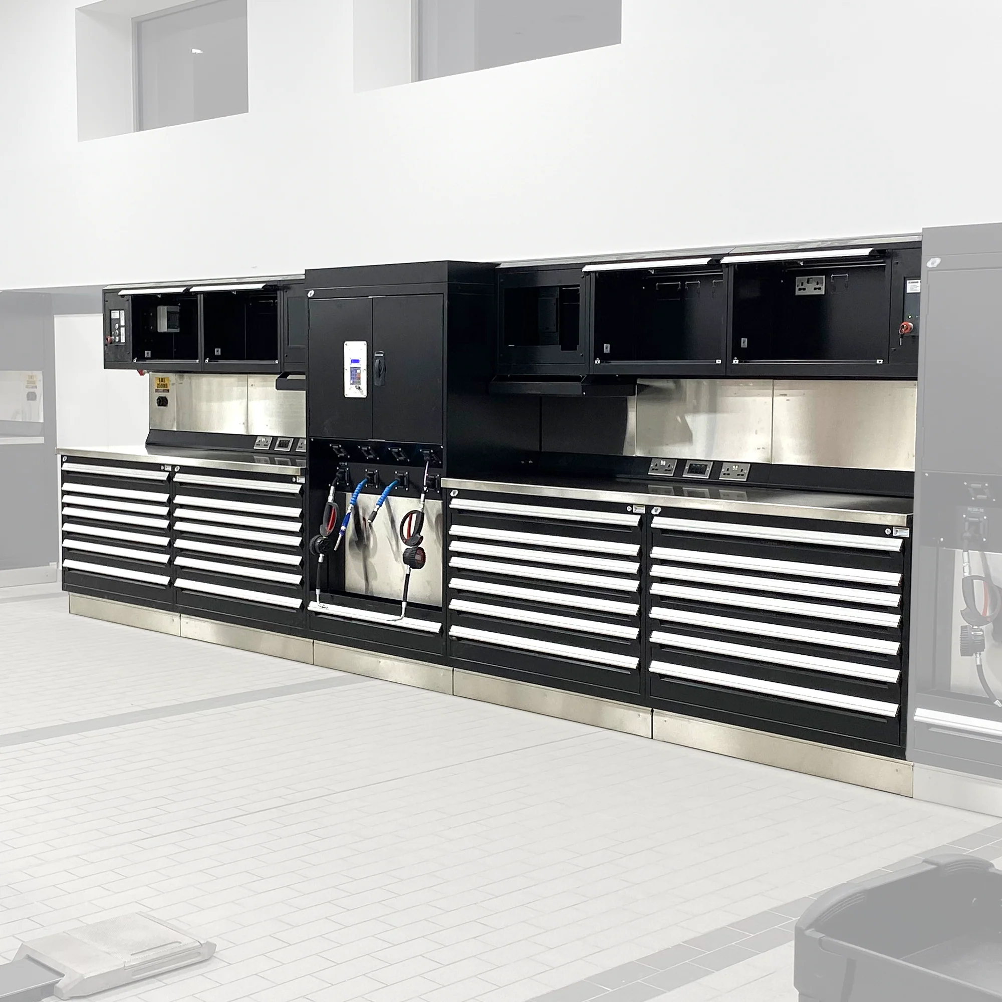 Workshop Furniture That Enhances Organization and Performance