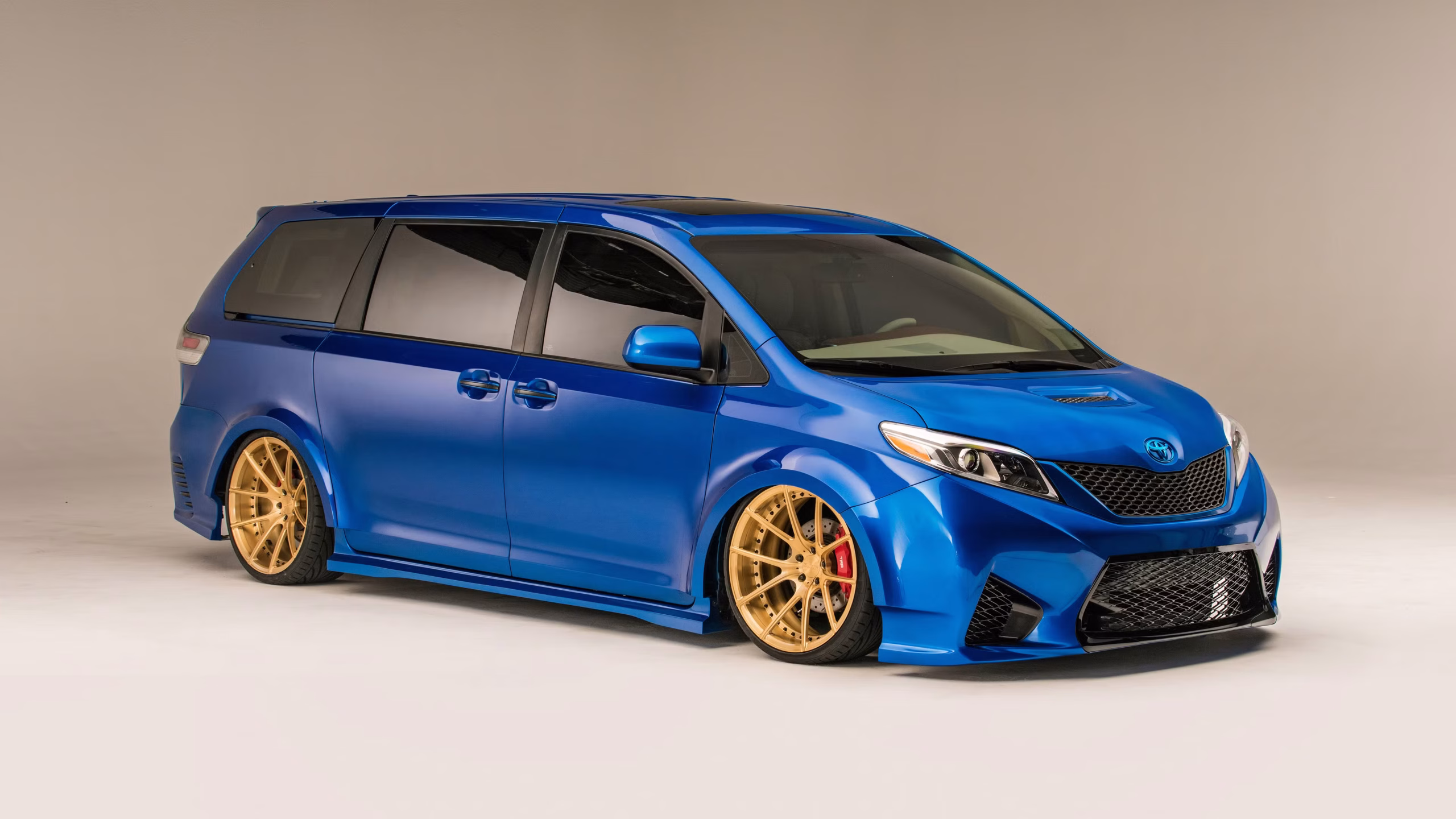 Modified Toyota Sienna Interior Designs for Executive and Family Use